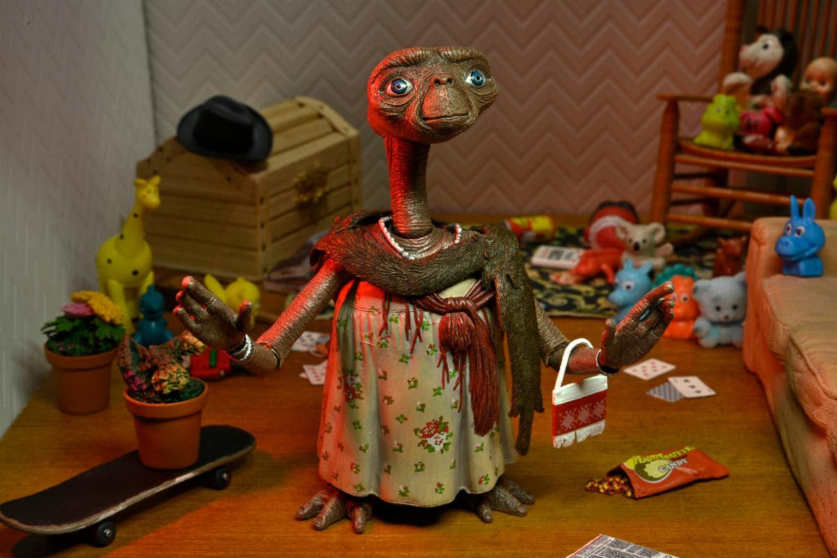 NECA - E.T. The Extra-Terrestrial 40th Anniversary - 7" Scale Action Figure - Ultimate Dress Up E.T.